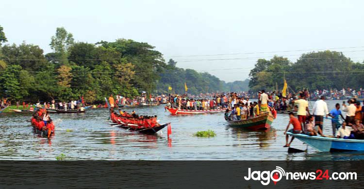 পারিলের ঐতিহ্যবাহী নৌকা বাইচ
