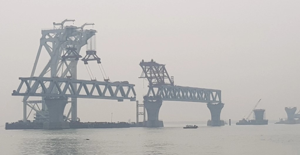 পদ্মা সেতুতে বসল ২২তম স্প্যান, দৃশ্যমান ৩৩০০ মিটার