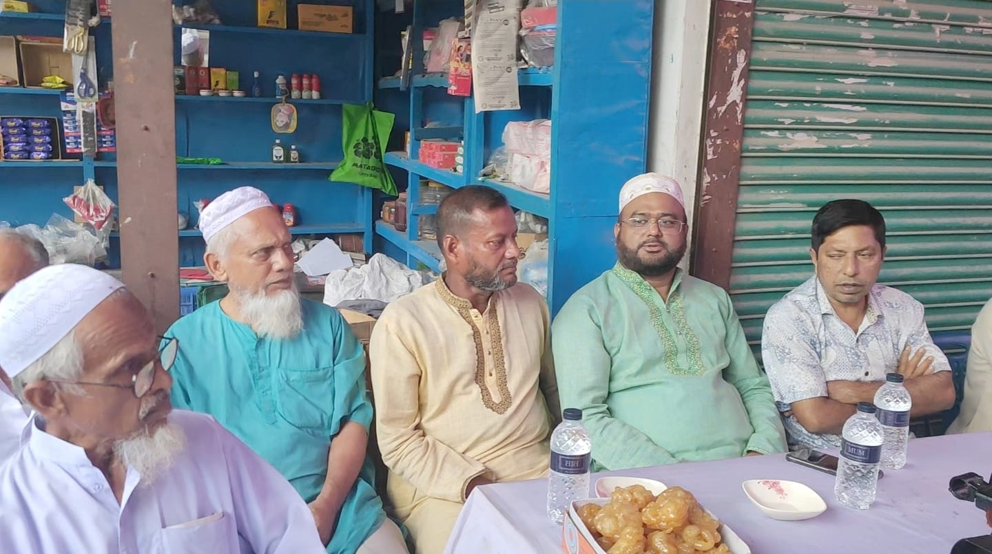 মানিকগঞ্জে দুর্গাপূজা মণ্ডপ পরিদর্শনে জামায়াত প্রার্থী ডা. আবু বকর সিদ্দিক